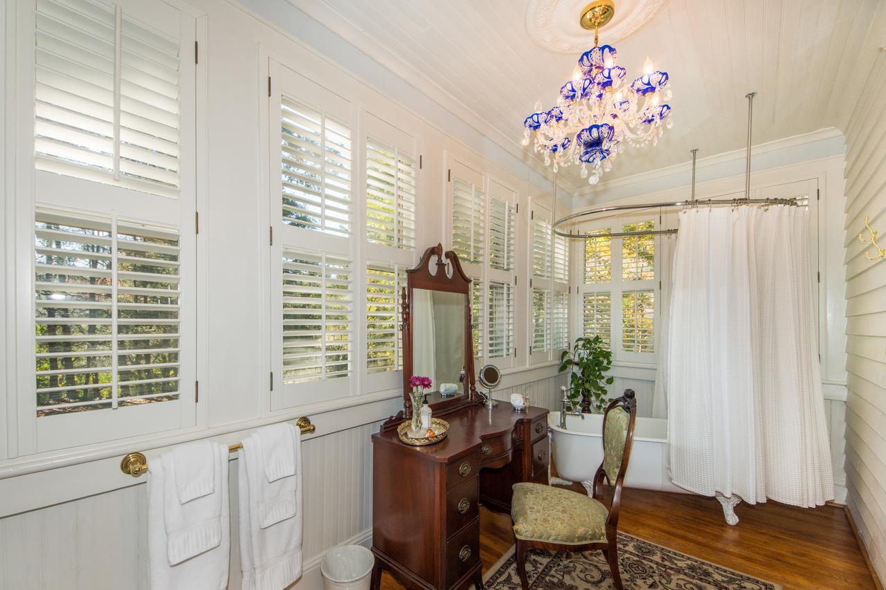 Oak Hill On Love Lane Bed And Breakfast Inn Waynesville Exterior foto