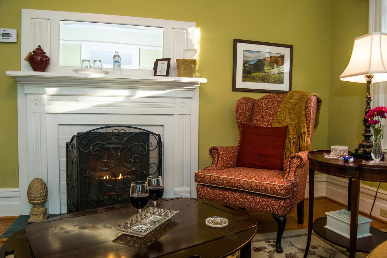 Oak Hill On Love Lane Bed And Breakfast Inn Waynesville Exterior foto