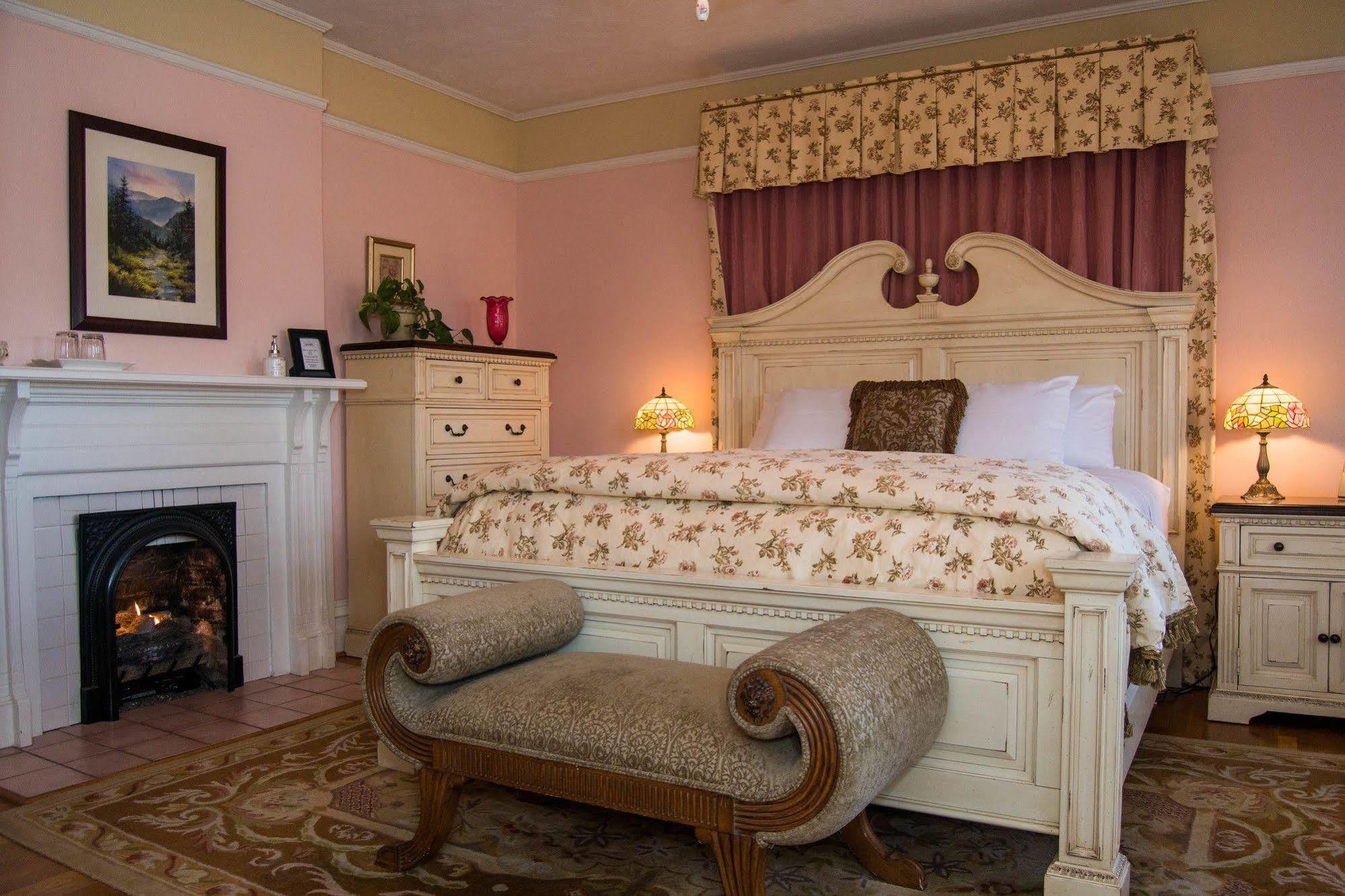 Oak Hill On Love Lane Bed And Breakfast Inn Waynesville Exterior foto