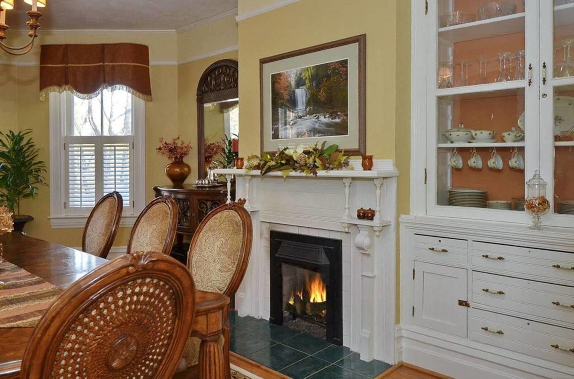 Oak Hill On Love Lane Bed And Breakfast Inn Waynesville Exterior foto
