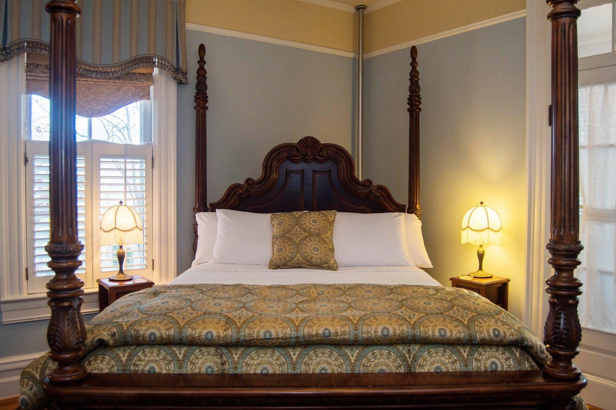 Oak Hill On Love Lane Bed And Breakfast Inn Waynesville Exterior foto