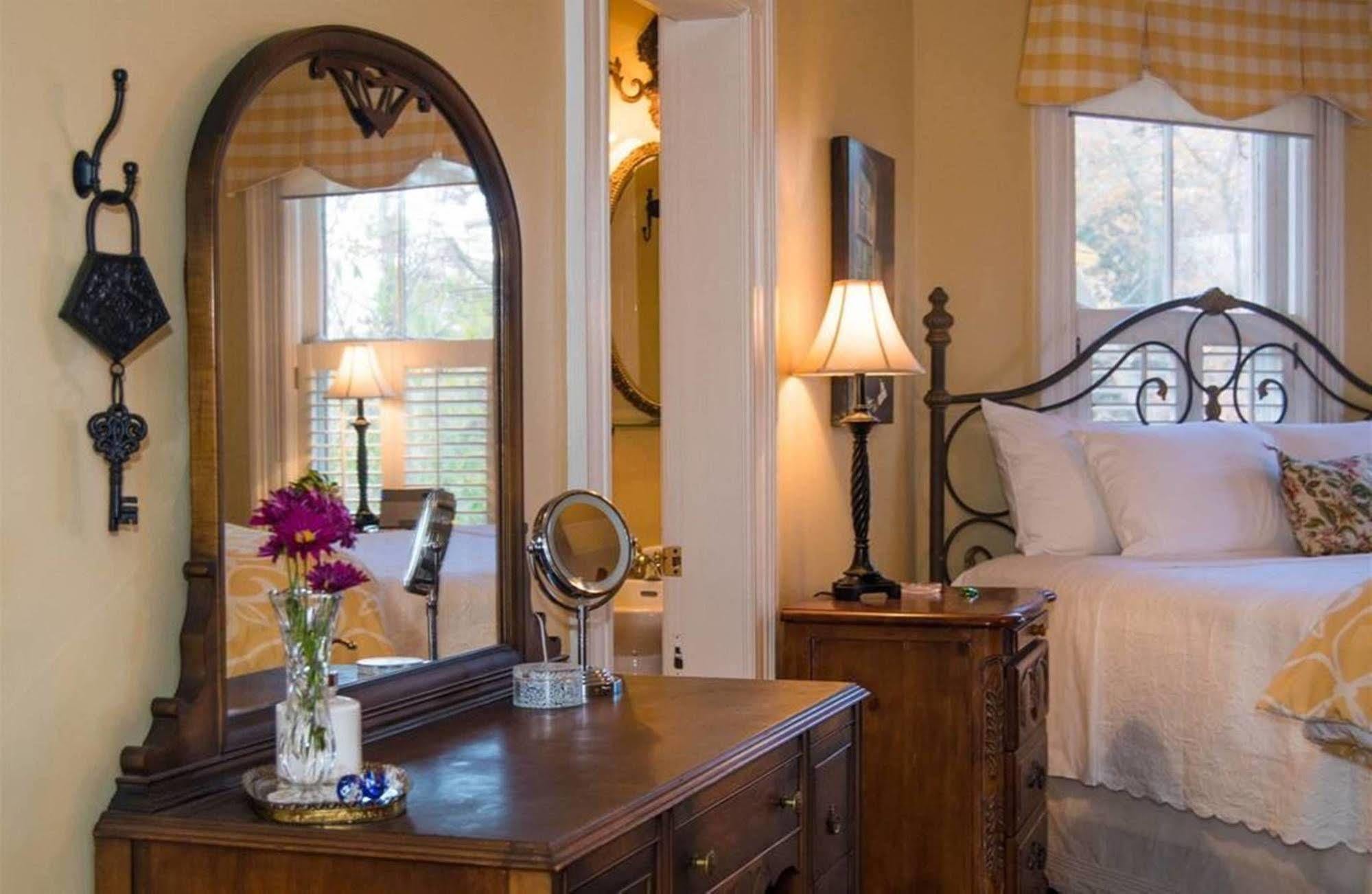 Oak Hill On Love Lane Bed And Breakfast Inn Waynesville Exterior foto