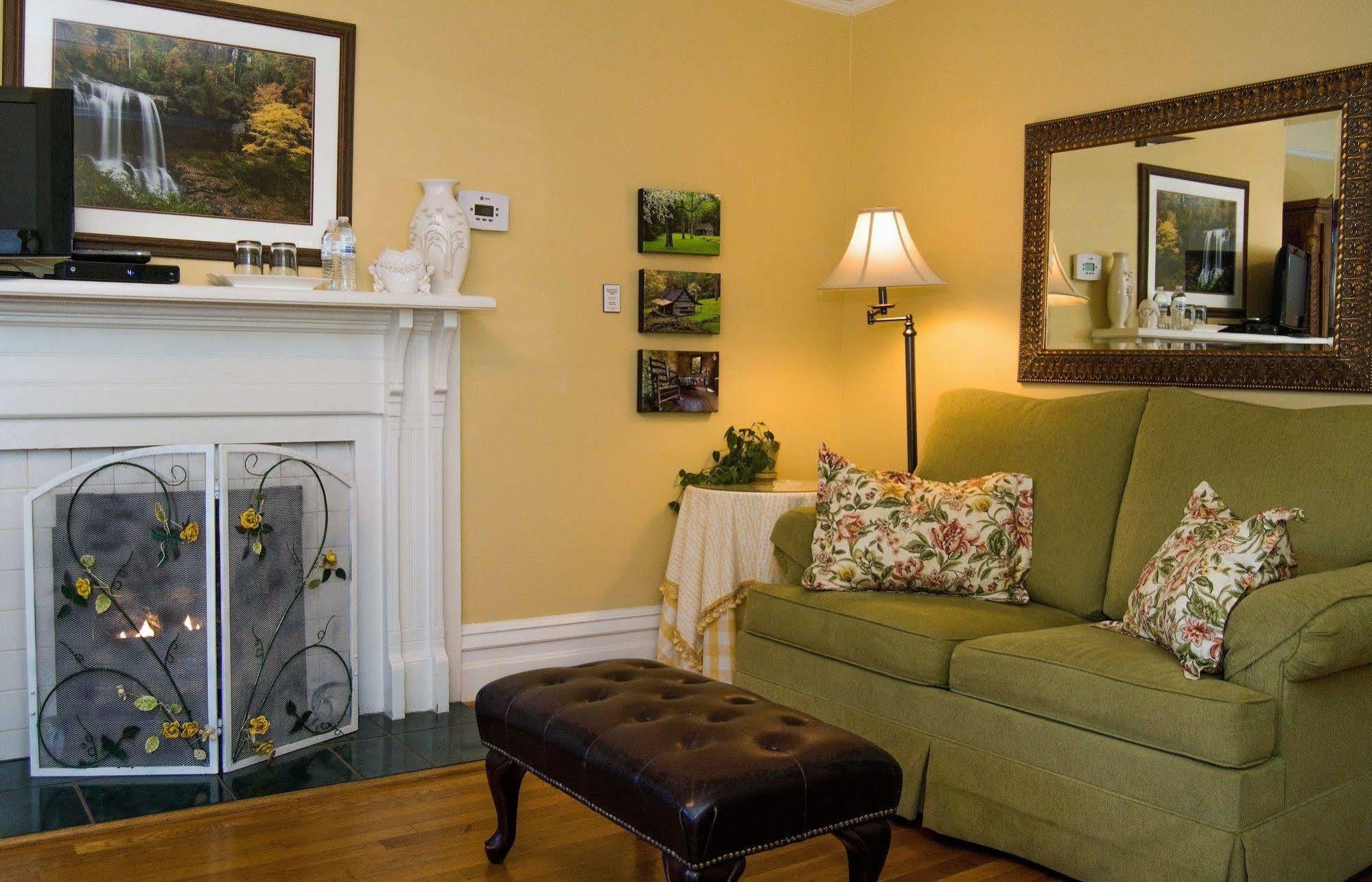 Oak Hill On Love Lane Bed And Breakfast Inn Waynesville Exterior foto