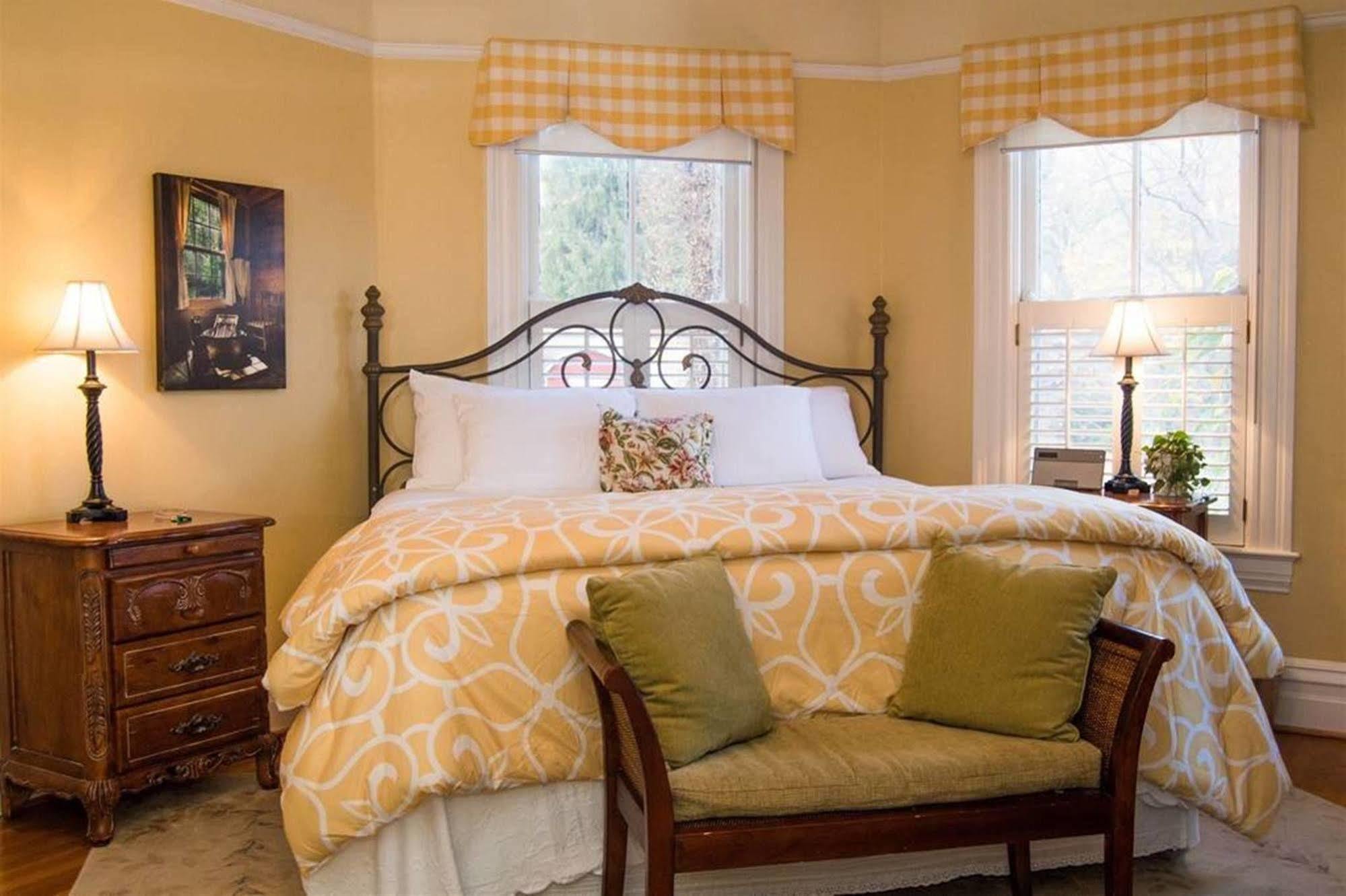 Oak Hill On Love Lane Bed And Breakfast Inn Waynesville Exterior foto